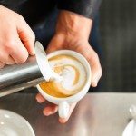 Espressomaskine med mælkeskummer – Guide med prissammenligning